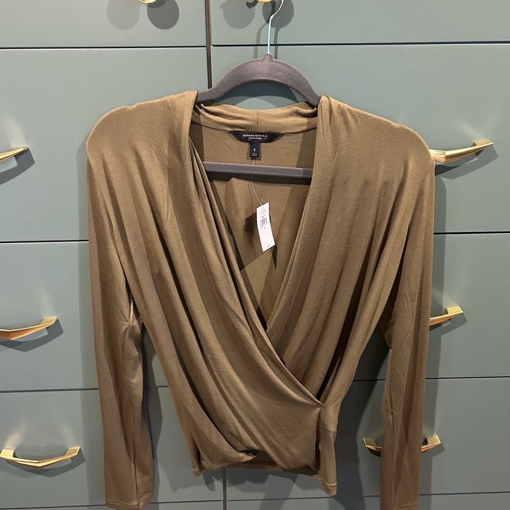 NWT Banana Republic threadsoft wrap top, Olive